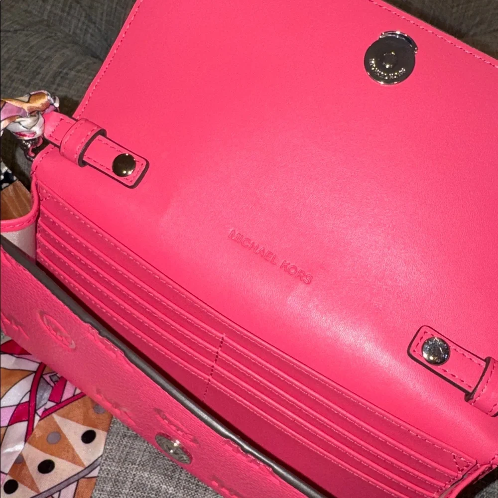 Michael Kors Bag Carson Pink Leather Embossed Logo Crossbody Wallet Set